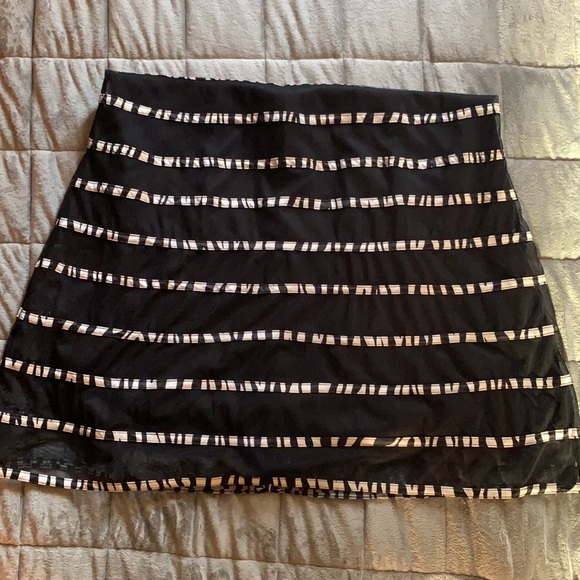 //PARTY DRESS// - Picture 4 of 8